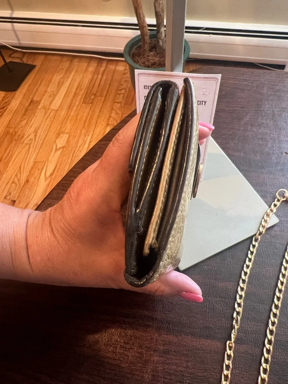 Gucci Gold Metallic Leather Chain Shoulder Clutch - Picture 6 of 7